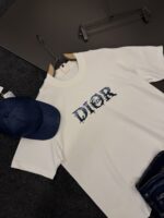 ⁦Dior White Embroidered Logo Cotton T-Shirt⁩ - الصورة ⁦2⁩