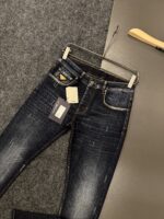 ⁦* Prada Men’s Dark Wash Slim Fit Jeans⁩ - الصورة ⁦3⁩
